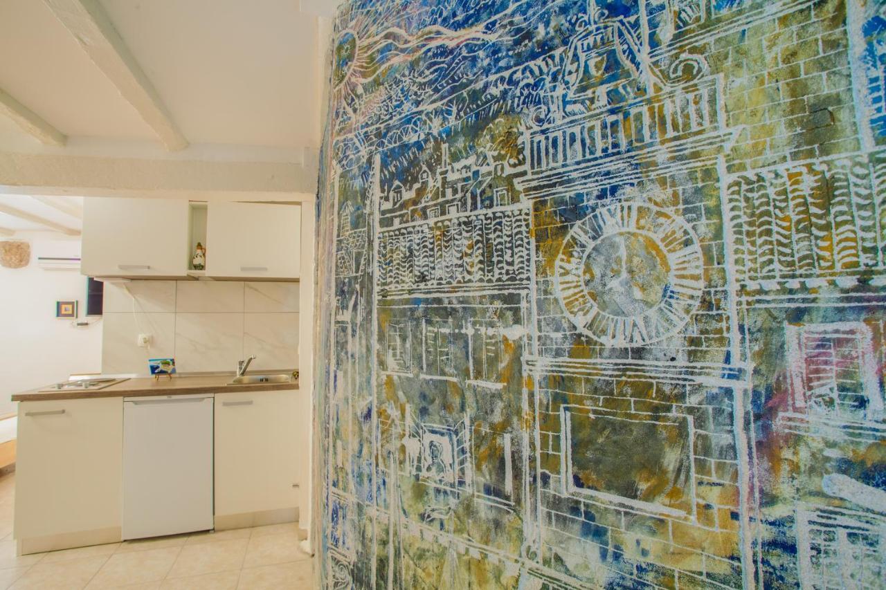Honey Art Apartment Cres Exterior photo